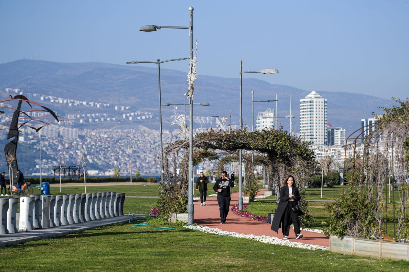 İzmir Büyükşehir Belediyesi, 2026 bütçesiyle Cemil Tugay önderliğinde hem ulaşım