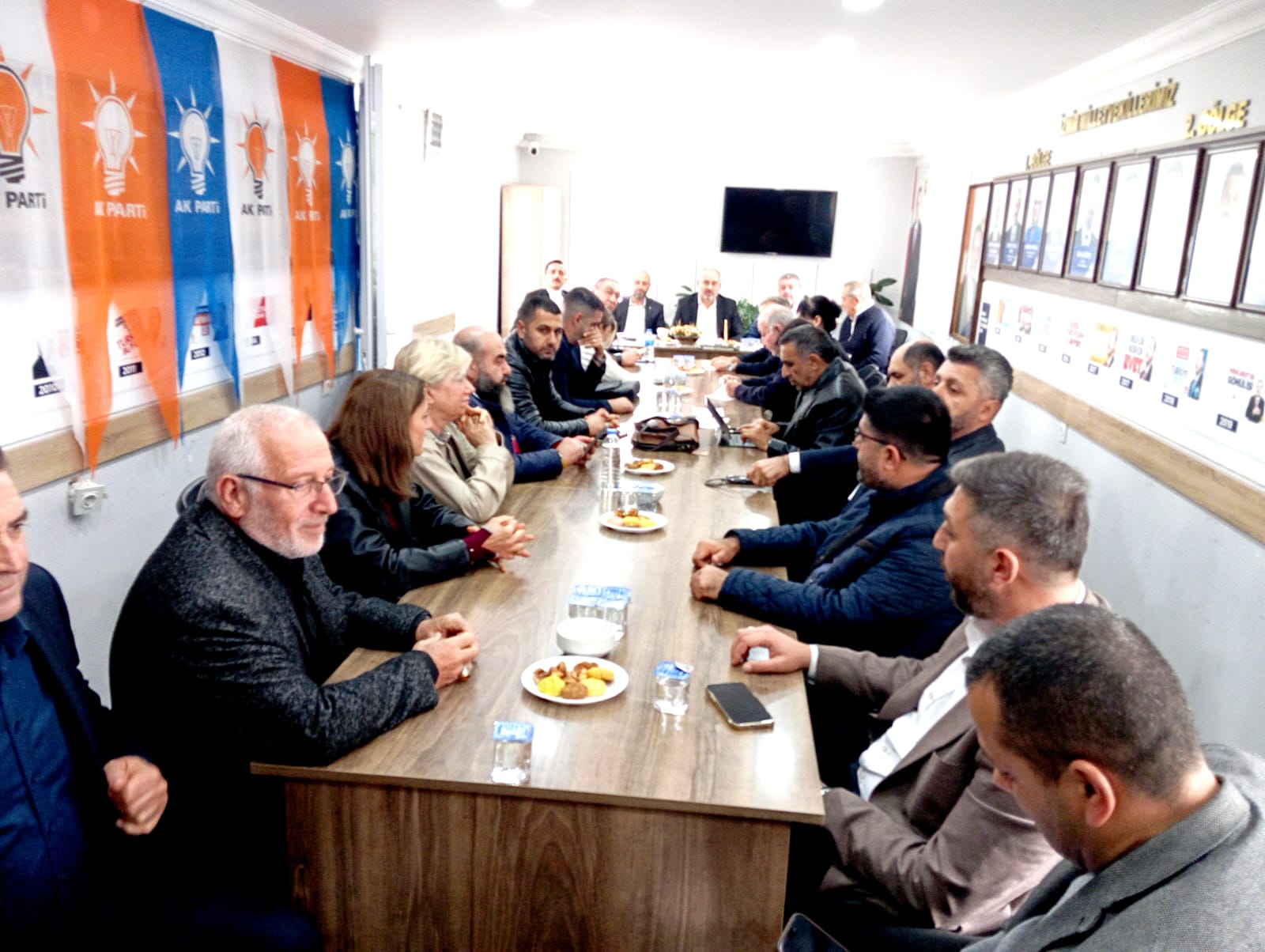 AK Parti İzmir İl Başkanlığı, Bergama’da düzenlediği “Güç Birliği Toplantısı”