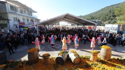 Menderes Belediyesi’nin düzenlediği Mandalina Festivali, yarışmalar, konserler ve sergilerle üç