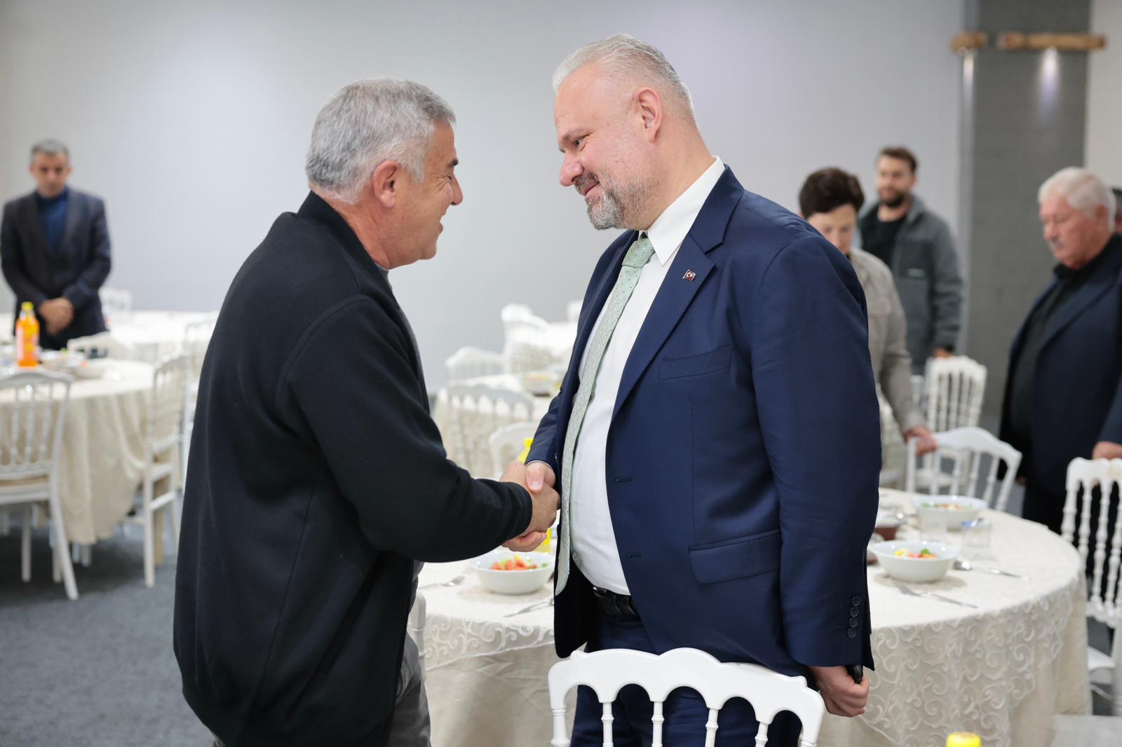 Menemen Belediye Başkanı Aydın Pehlivan, ilçedeki şoför ve taşımacılık esnafıyla