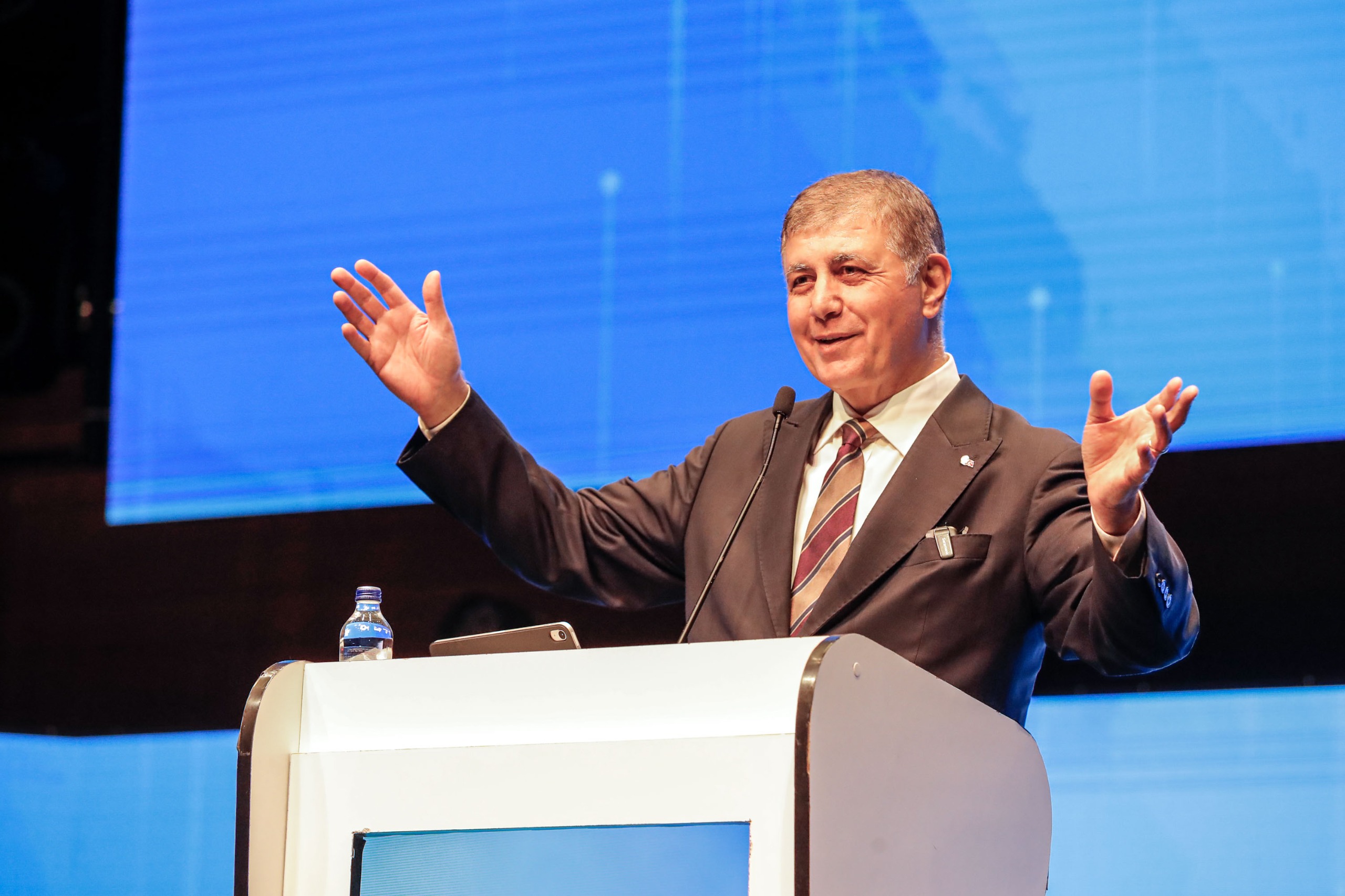 İzmir Büyükşehir Belediye Başkanı Cemil Tugay, kentte kamu inovasyonunu başlatacak