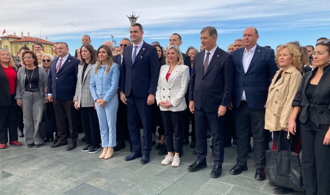 CHP İzmir İl Örgütü, 24 Kasım’da Atatürk Anıtı’nda düzenlediği törende