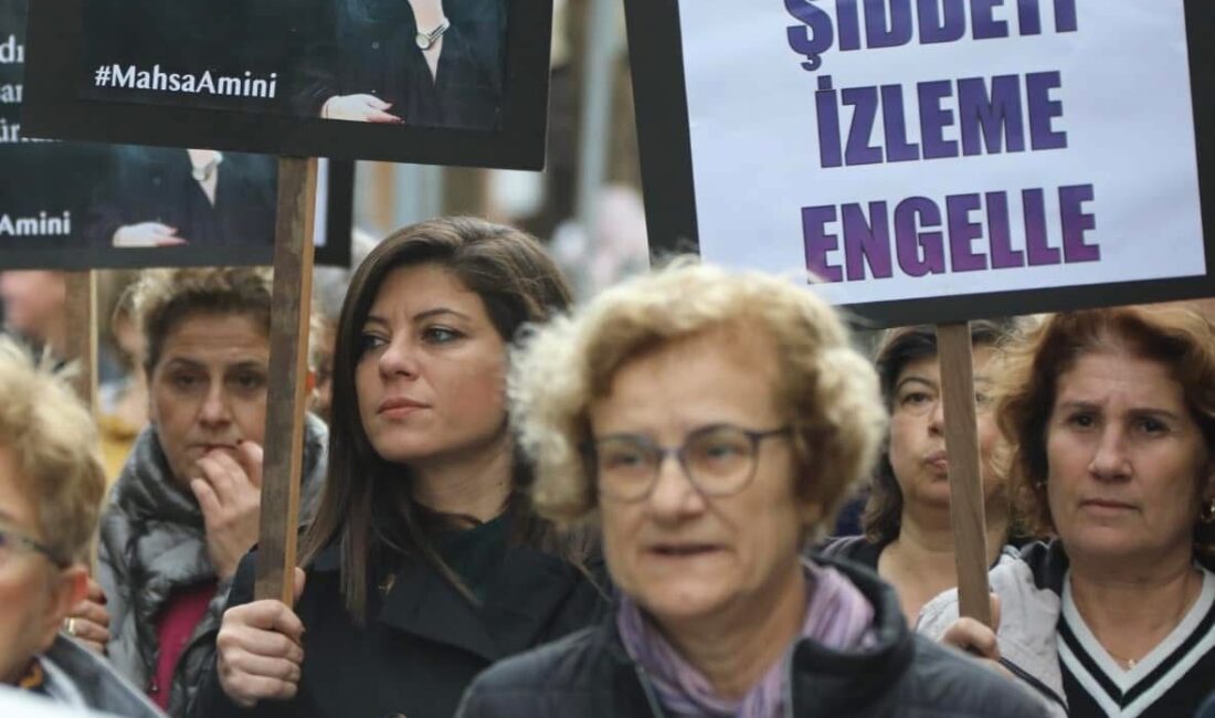 CHP’nin İzmir’deki tek kadın ilçe başkanı İpek Onbaşıoğlu, 25 Kasım’da