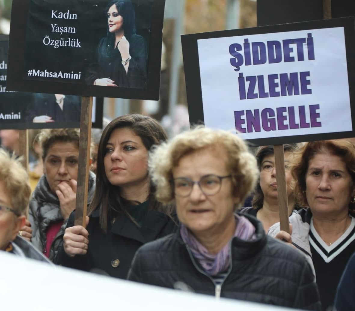 CHP’nin İzmir’deki tek kadın ilçe başkanı İpek Onbaşıoğlu, 25 Kasım’da