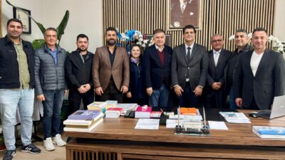 DEVA Partisi İzmir İl Başkanı Aybar Uygur, İzmir Eczacılar Odası’nı