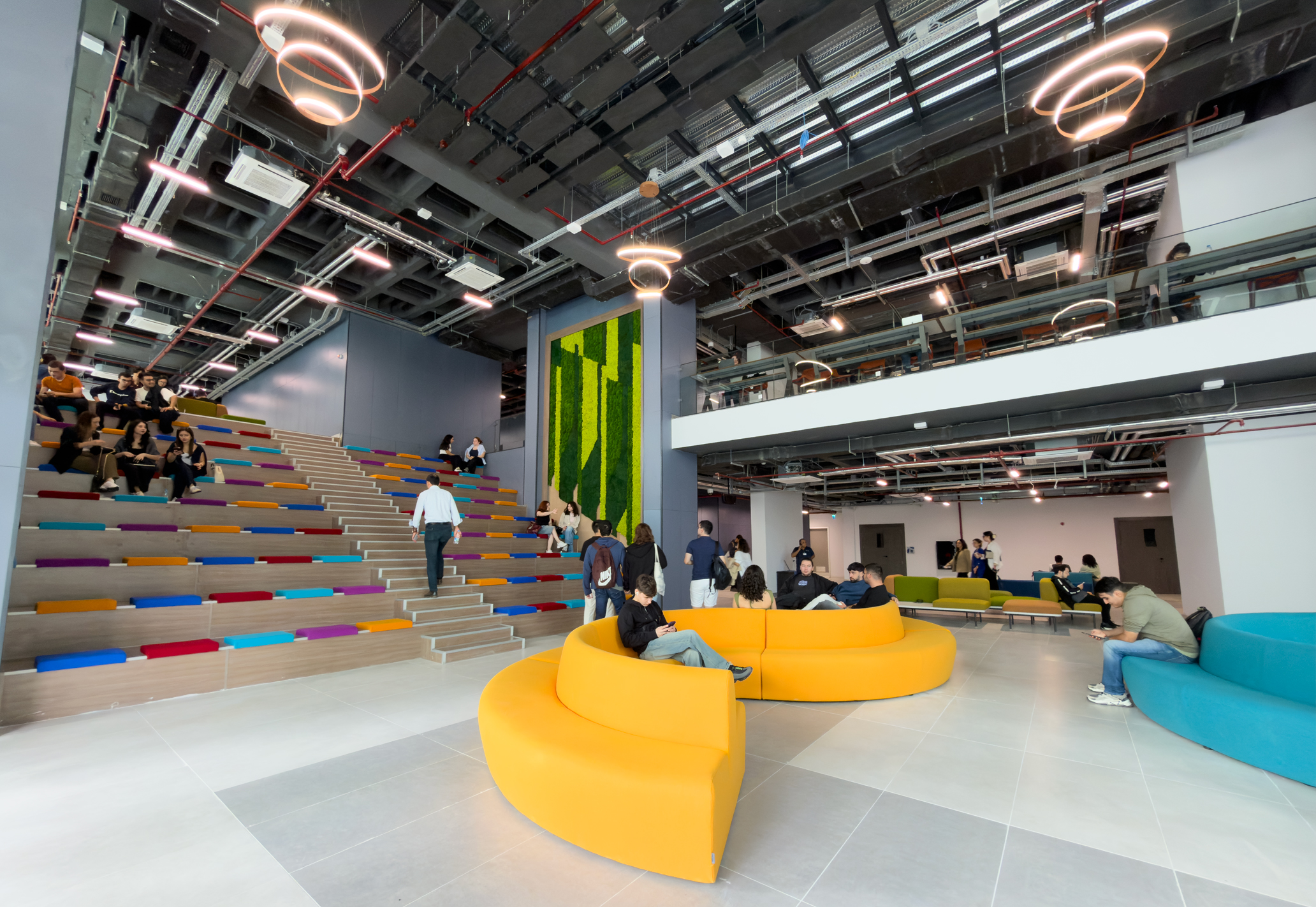 Yaşar Üniversitesi’nin enerji verimliliği ve akıllı sistemlerle donatılan 10 katlı