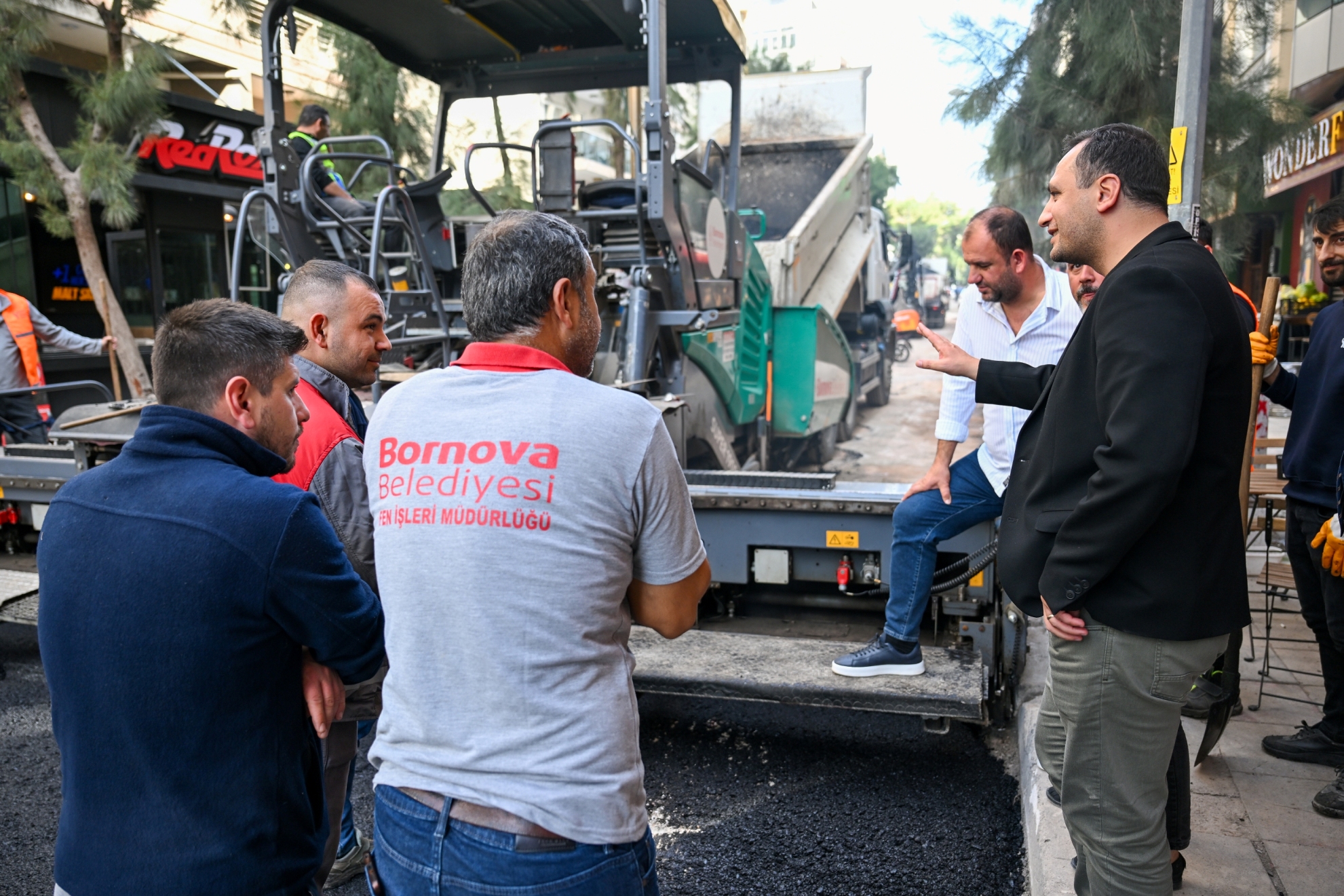 Bornova Belediyesi, altyapı çalışmaları tamamlanan Süvari Caddesi ve çevresinde 850