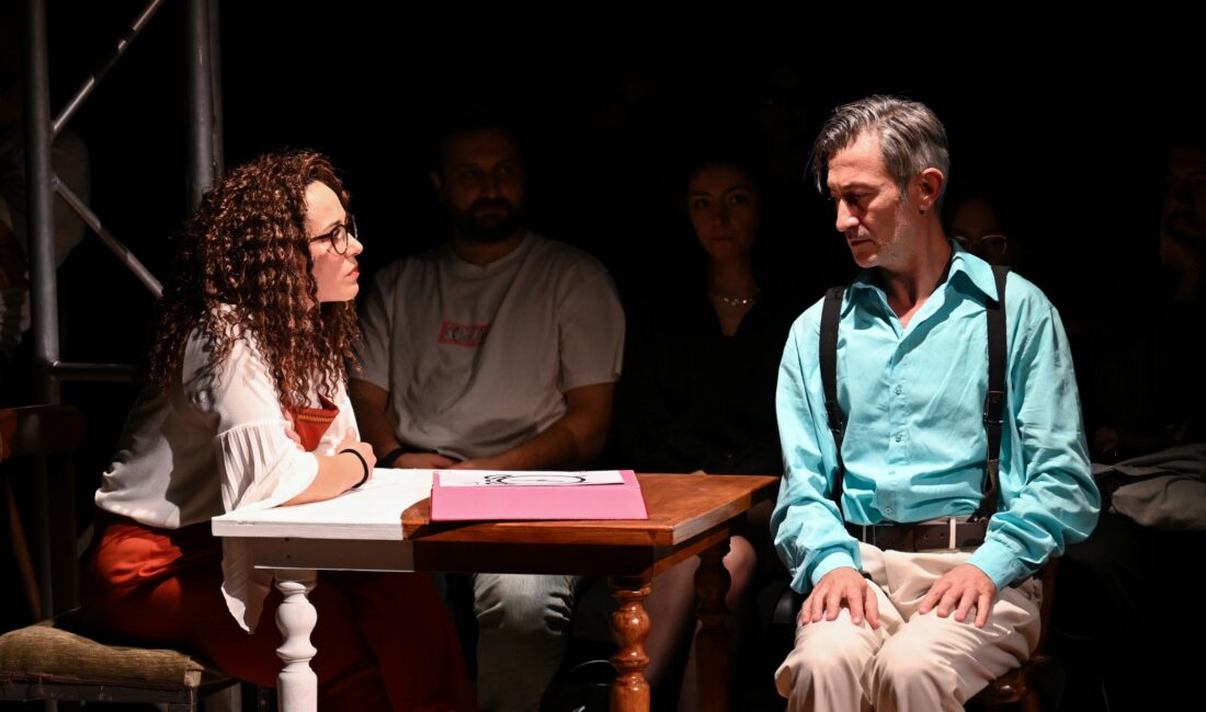 Bornova Belediyesi Şehir Tiyatrosu, Tristan Bernays’ın “Unutmak” adlı oyununun prömiyerini