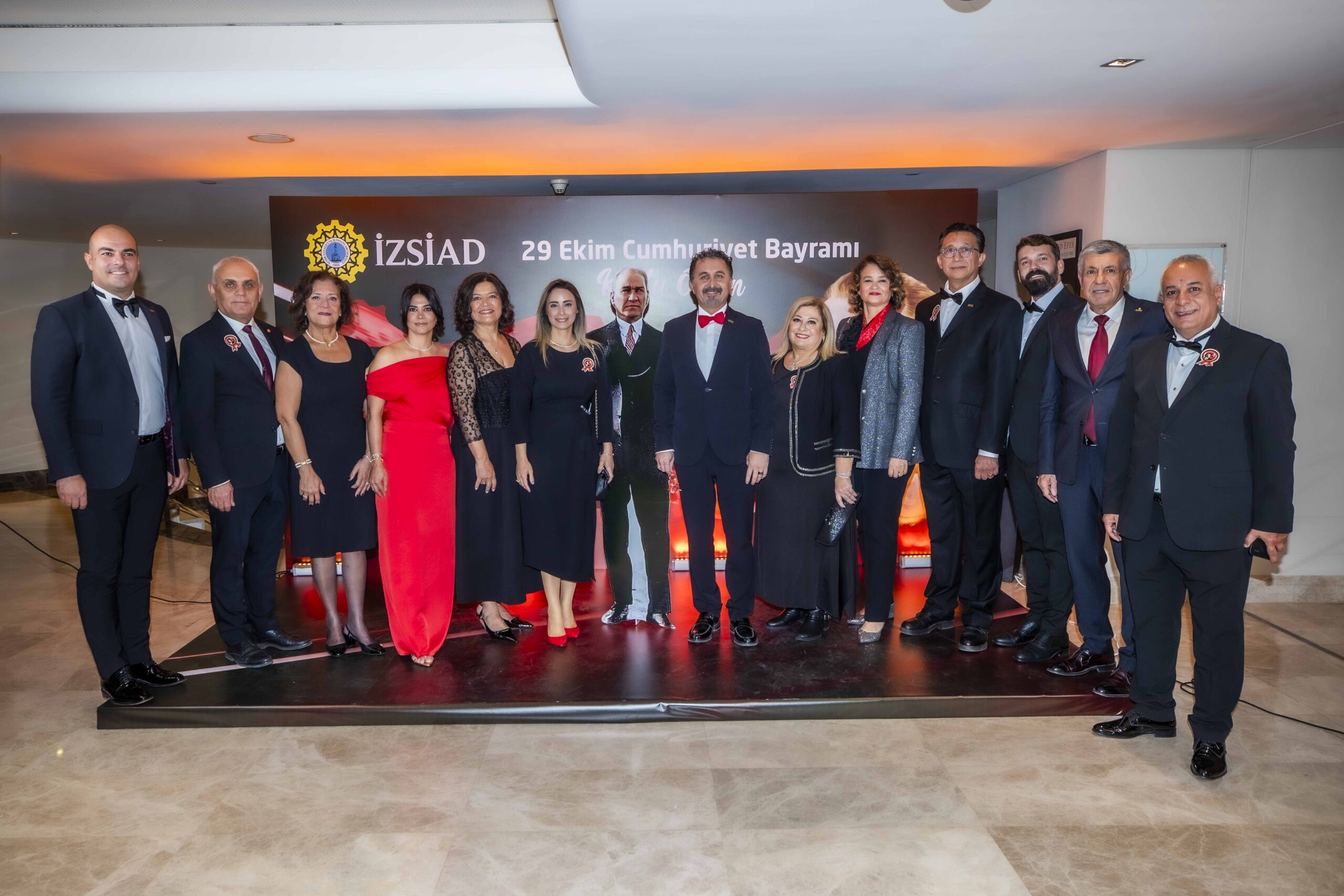 İZSİAD, 29 Ekim Cumhuriyet Bayramı’nı Swissotel Büyük Efes’te düzenlenen coşkulu