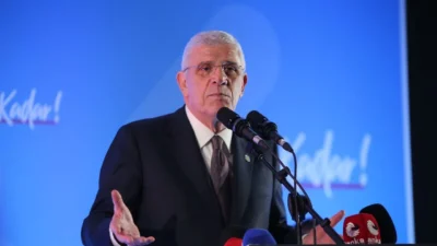 İYİ Parti Genel Başkanı Müsavat Dervişoğlu, İzmir İl Kongresi'nde parti