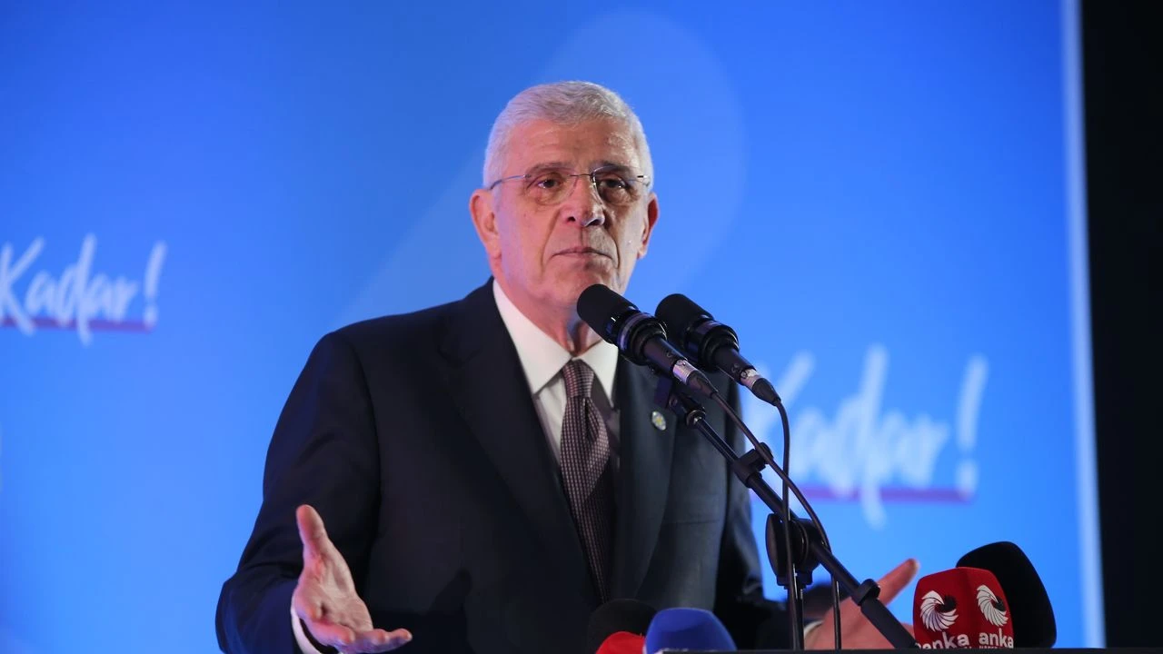 İYİ Parti Genel Başkanı Müsavat Dervişoğlu, İzmir İl Kongresi'nde parti