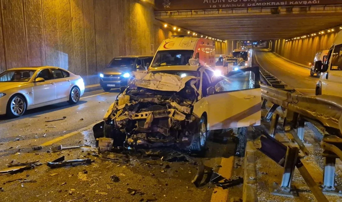 Aydın-Denizli kara yolunda otomobil ile traktörün çarpışması sonucu sürücü yaralandı,