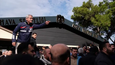 Konak Kadifekale’de vatandaşların restore ederek taziyeevine dönüştürdüğü yapı, sit alanında