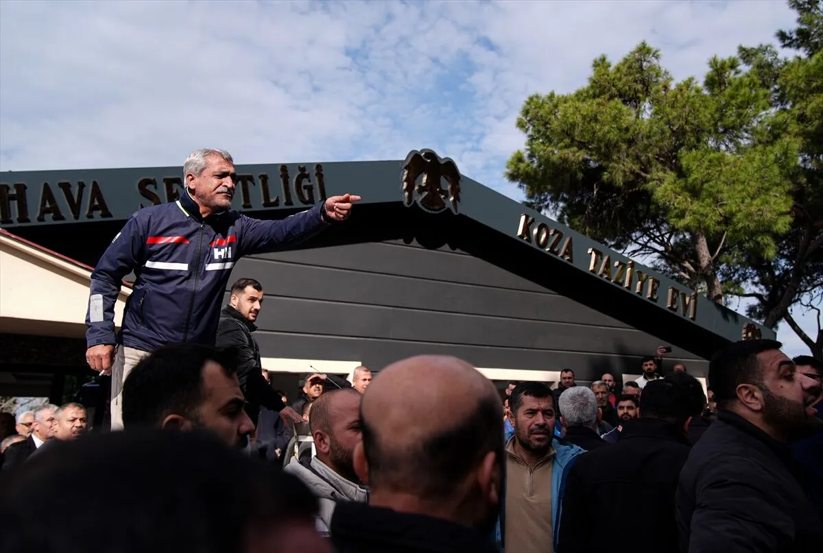 Konak Kadifekale’de vatandaşların restore ederek taziyeevine dönüştürdüğü yapı, sit alanında