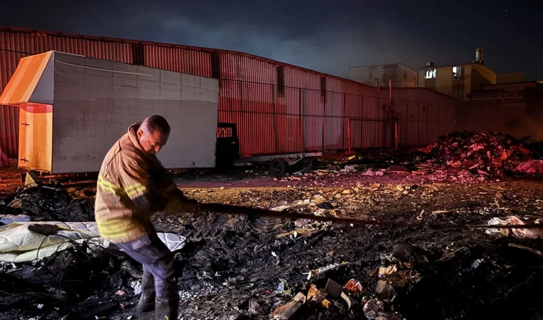 Buca Seyhan Mahallesi’nde plastik ve molozların bulunduğu alanda çıkan yangında
