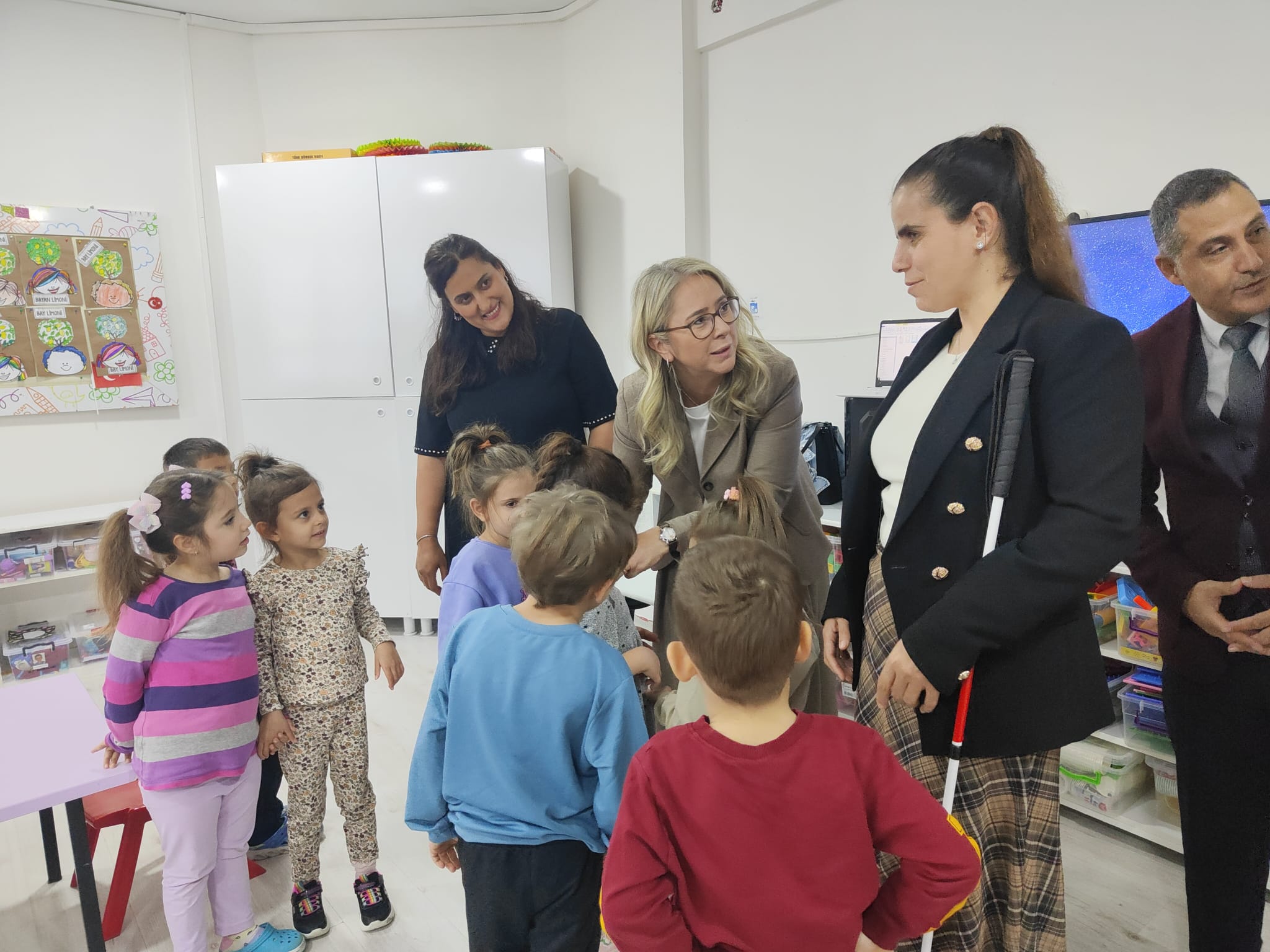 AK Parti İzmir Milletvekili Ceyda Bölünmez Çankırı, Öğretmenler Günü’nde minik