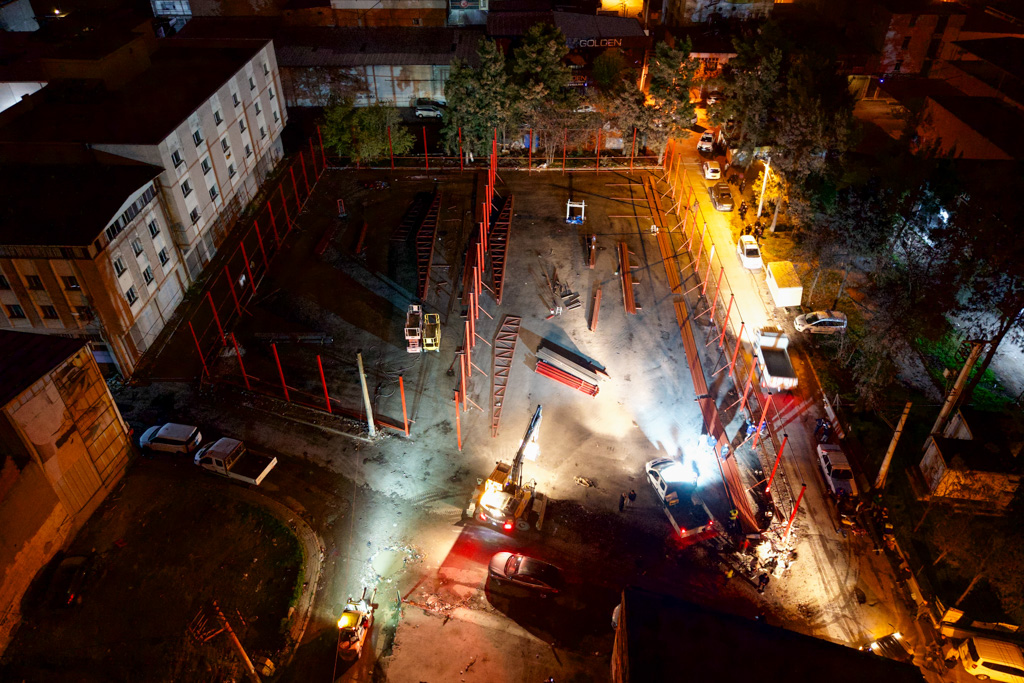 Buca Belediyesi ekipleri, Seyhan Mahallesi’ndeki hazine arazisine izinsiz inşa edilen