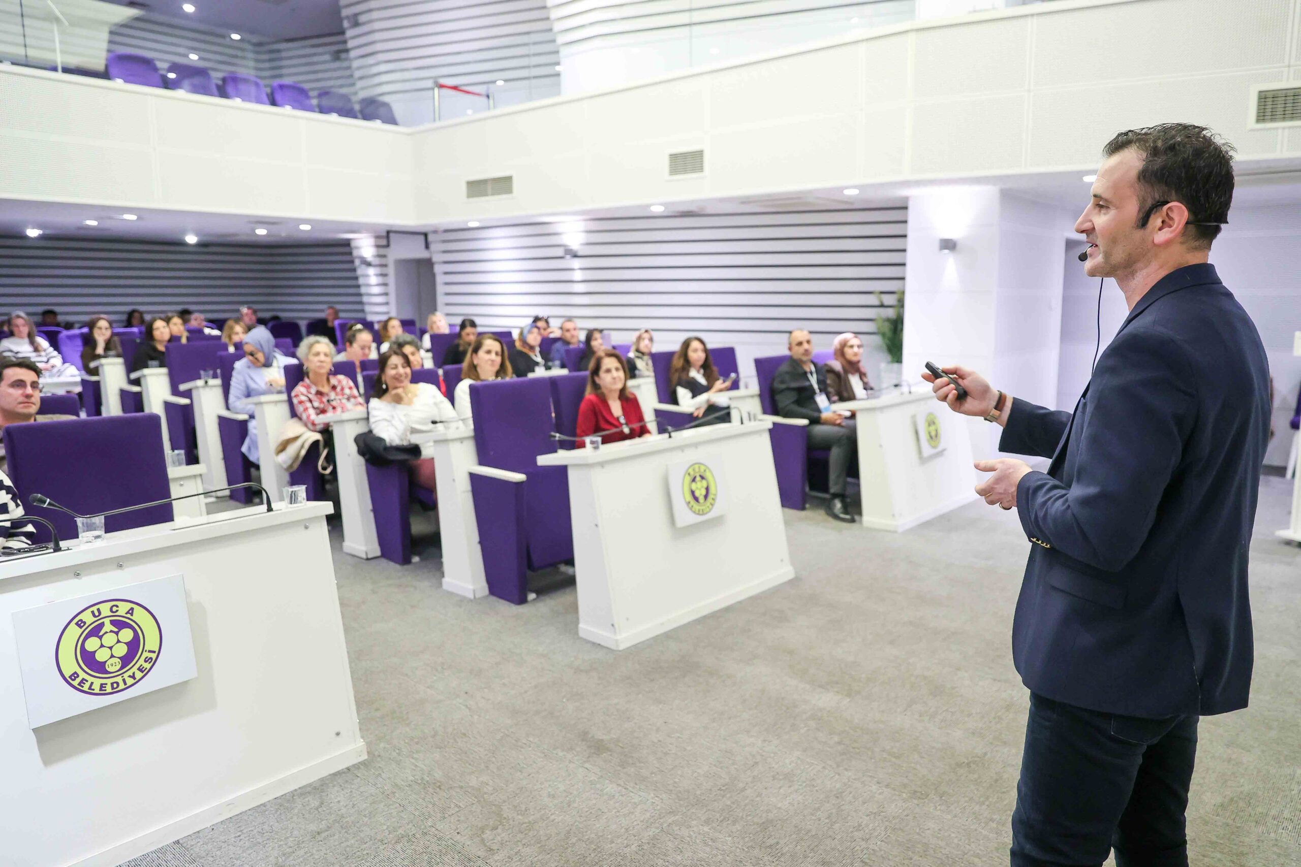 Buca Belediyesi, hizmet kalitesini artırmak ve dezavantajlı bireylere duyarlılığı güçlendirmek