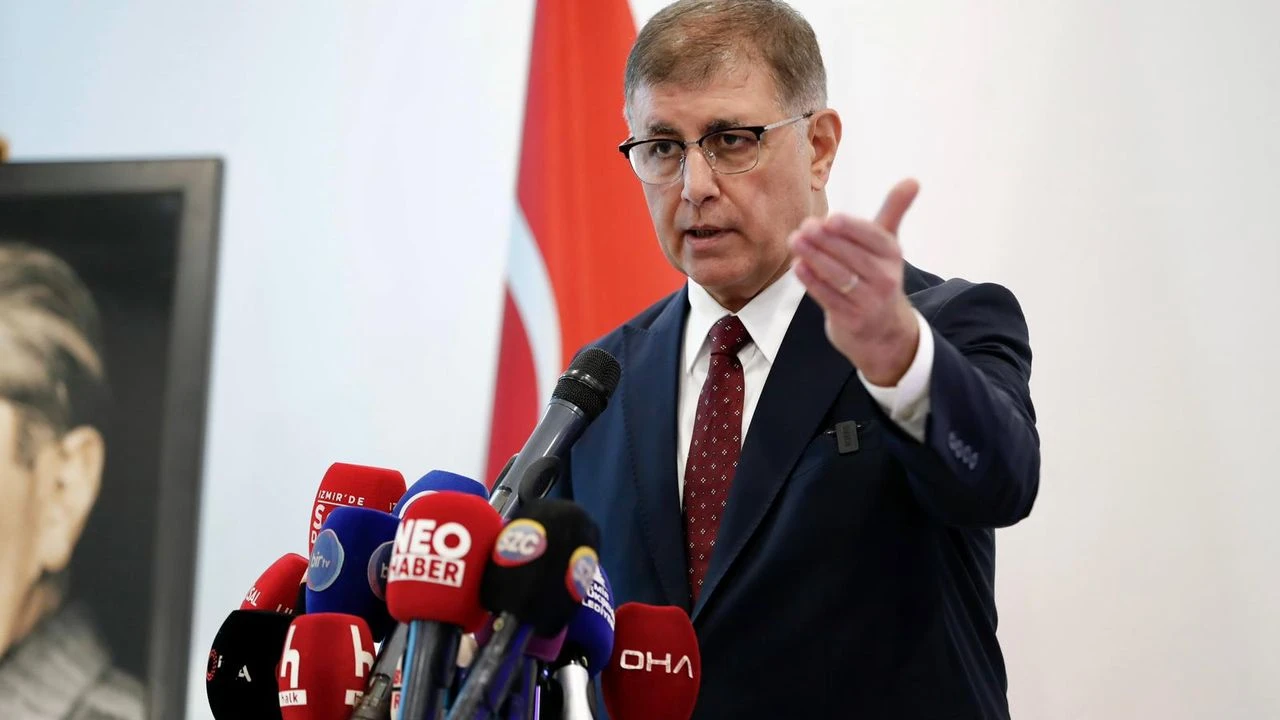 İzmir Büyükşehir Meclisi’nde AK Partili Boztepe’nin “ücretli işe alım” iddiaları