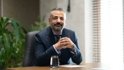 Ev hapsi nedeniyle üç toplantıya katılamayan Şenol Aslanoğlu’nun İZTO meclis