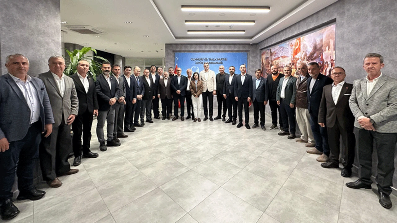 CHP İzmir İl Başkanı Çağatay Güç, ilçe başkanlarıyla ilk toplantısını