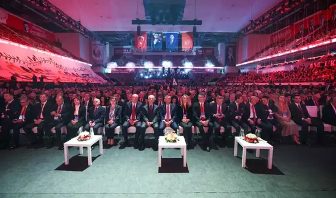 CHP, 17 yıl sonra yenilenen parti programını delegelere sundu. Parti