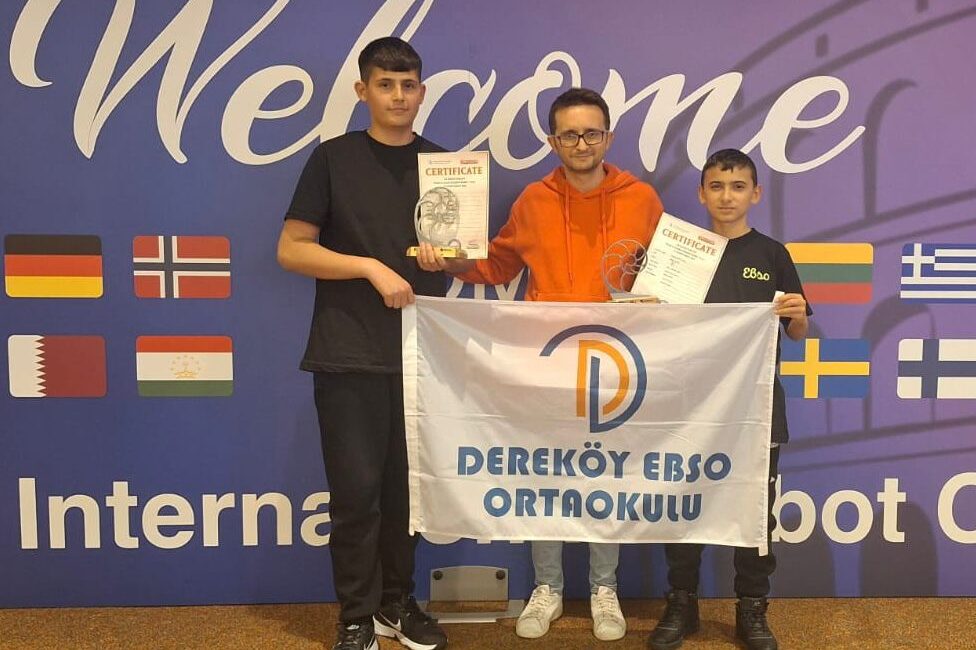 Bergama Dereköy EBSO Ortaokulu öğrencileri, Roma’da düzenlenen Fibonacci Dünya Robot