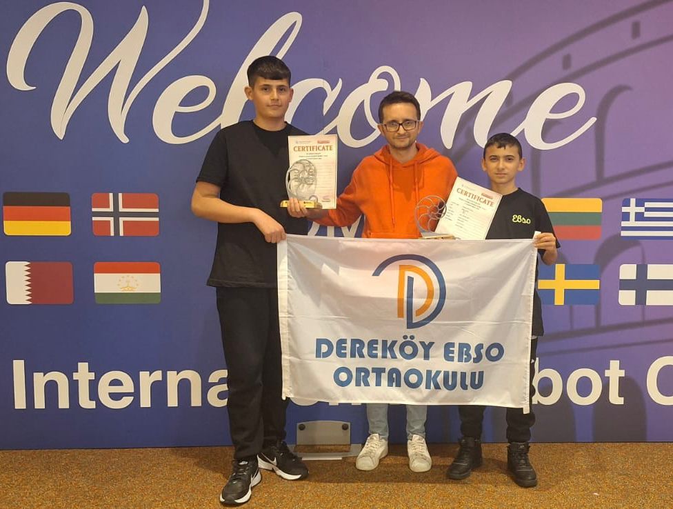Bergama Dereköy EBSO Ortaokulu öğrencileri, Roma’da düzenlenen Fibonacci Dünya Robot