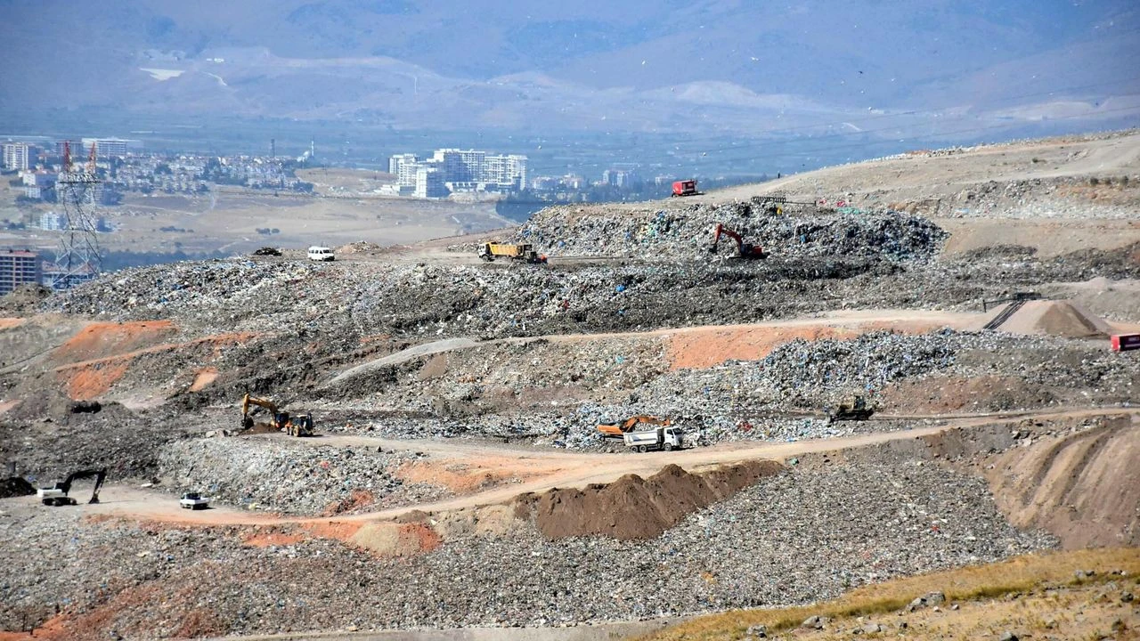 Danıştay kararıyla kapatılan Harmandalı Çöp Tesisi, yaşanan çöp birikimi krizi