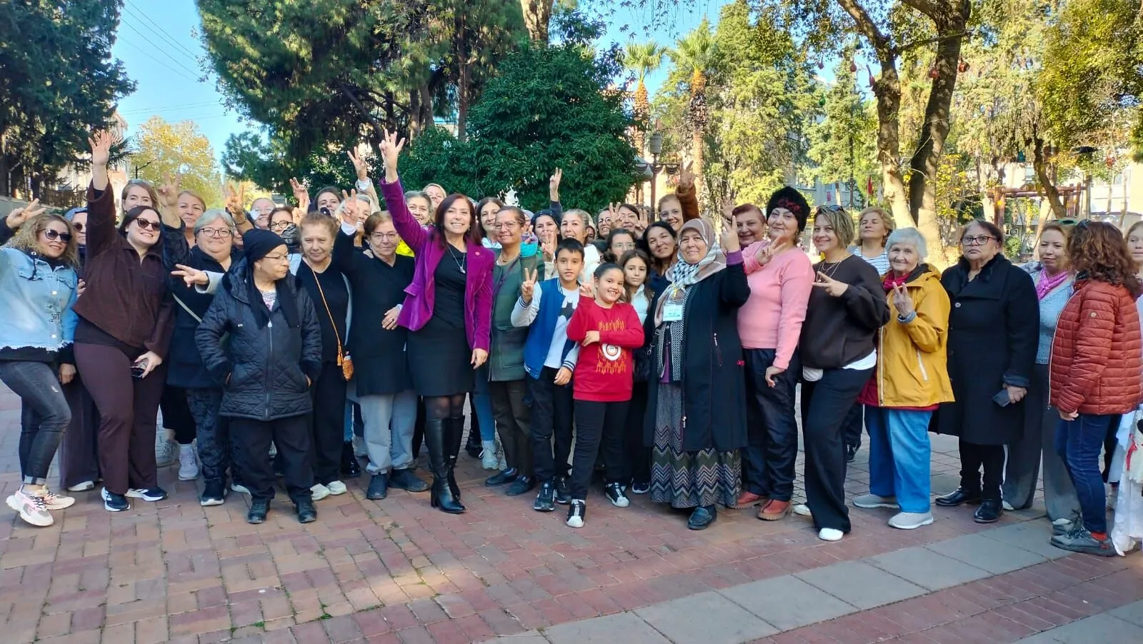 Karabağlar Belediyesi tarafından kapatılan Emekçi Kadınlar Kermesi, İzmir Büyükşehir Belediyesi’nin