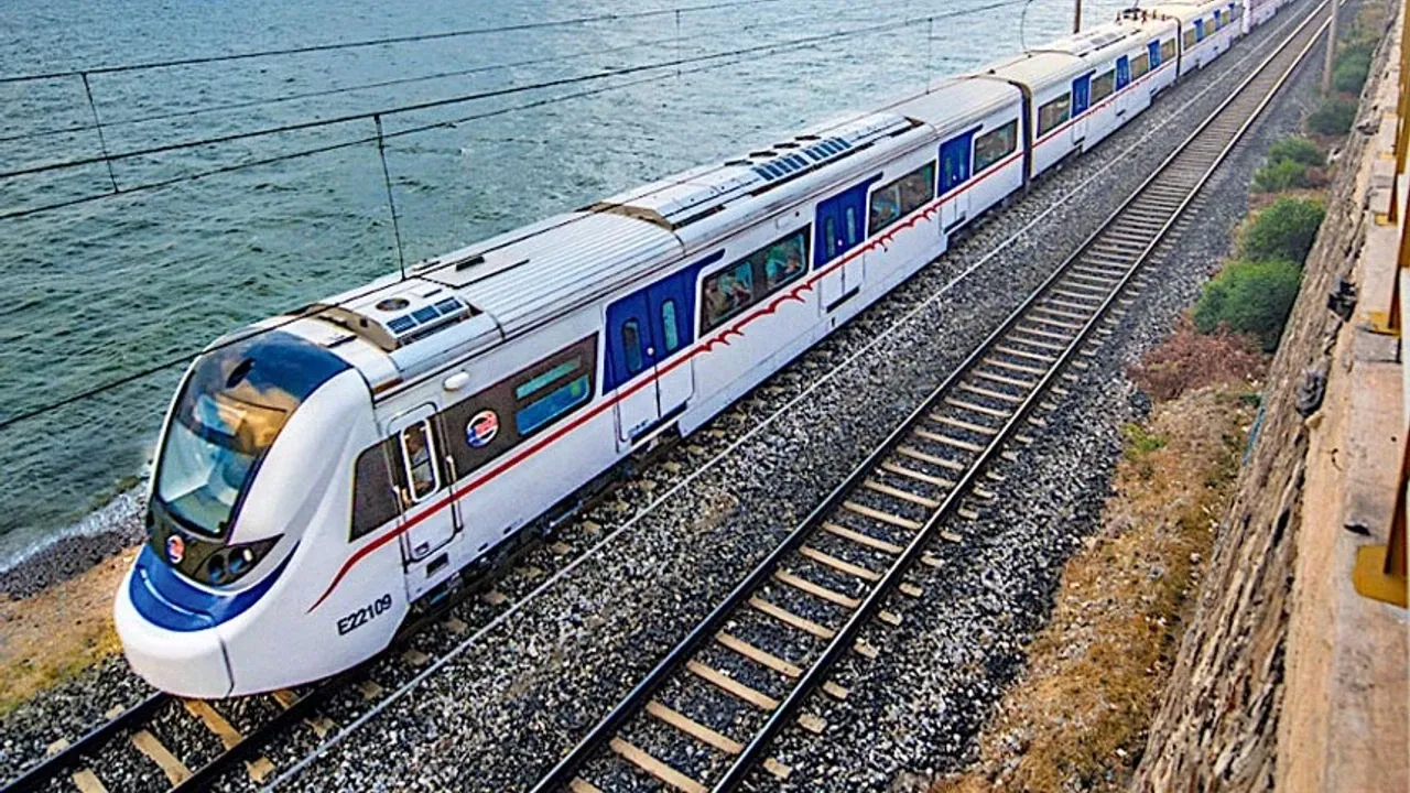 İzmir’de banliyö hattı İZBAN’da bilet fiyatlarına yüzde 20 zam geldi.