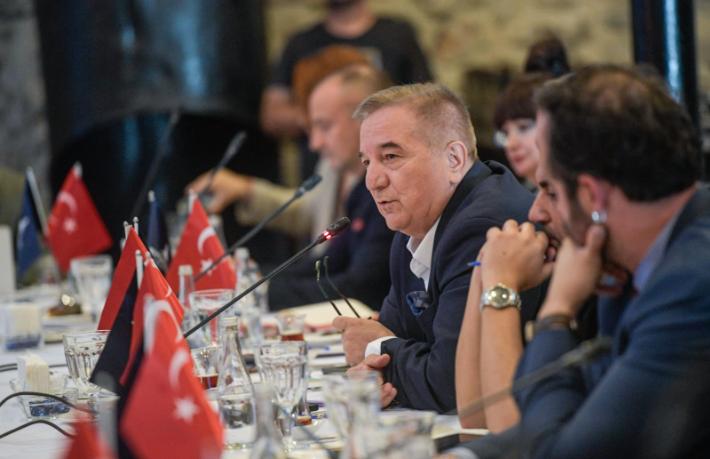 İzmir Büyükşehir Belediyesi’nin, uzun yıllardır atıl durumda bulunan Basmane Çukuru’na