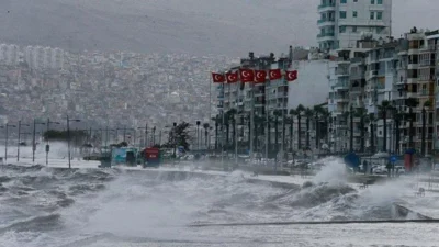 Meteoroloji, İzmir’de Çarşamba gününden itibaren gökgürültülü sağanak yağış uyarısı yaptı.