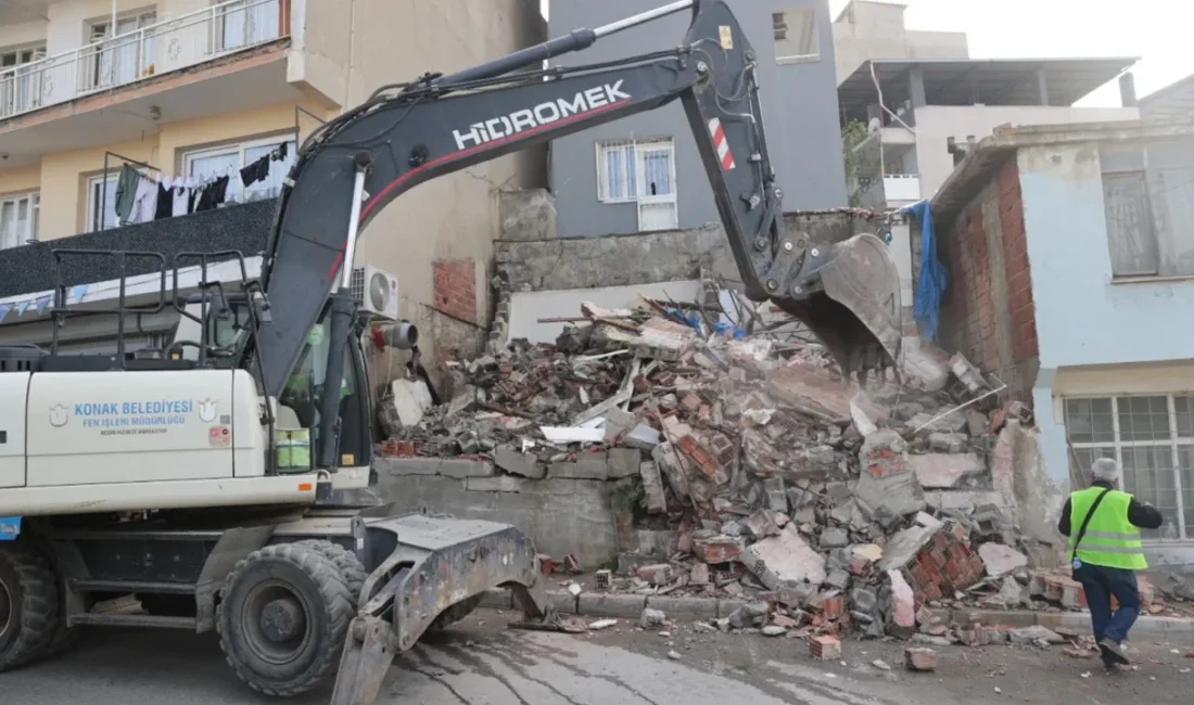 Konak Belediyesi, kent estetiğini bozan ve güvenlik riski oluşturan metruk