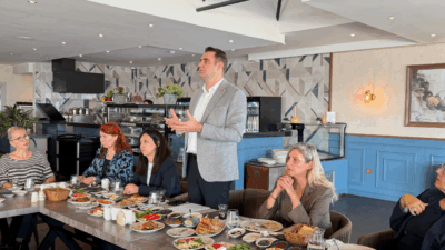 CHP İzmir İl Başkanı Çağatay Güç, kadın yöneticilerle bir araya