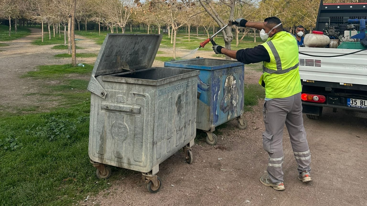 İklim değişikliğiyle birlikte karasinek sayısında artış yaşanan İzmir’de, Büyükşehir Belediyesi