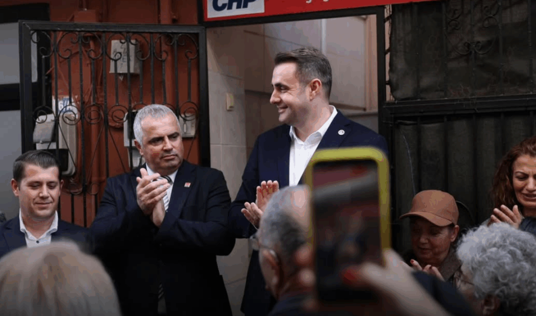 CHP İzmir İl Başkanı Çağatay Güç, il yöneticileri ve parti