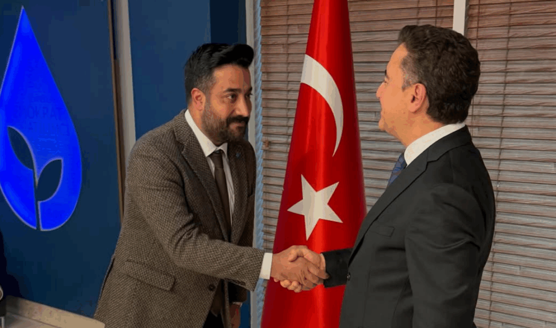 İzmirli iş insanı Zafer Arı, DEVA Partisi Buca İlçe Başkanlığı