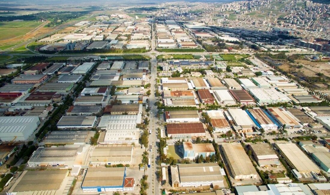 İzmir Atatürk Organize Sanayi Bölgesi’nde (İAOSB) düzenlenen iki ayrı törende,
