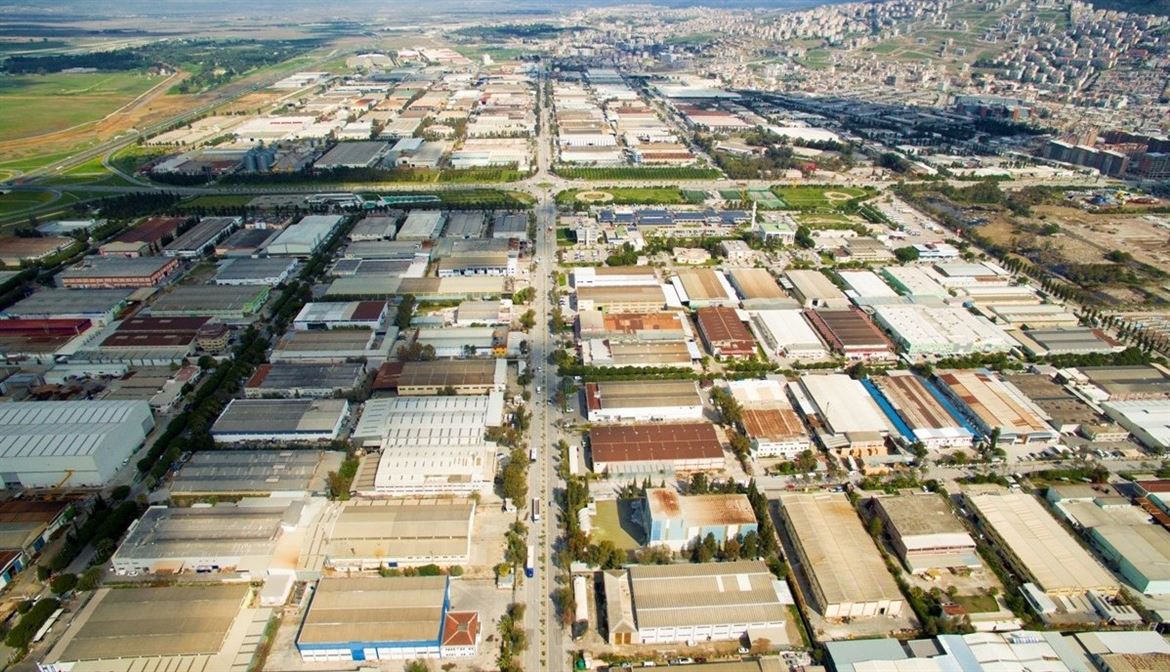 İzmir Atatürk Organize Sanayi Bölgesi’nde (İAOSB) düzenlenen iki ayrı törende,