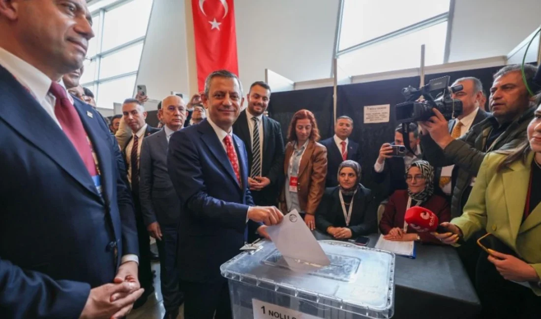 CHP’de bugün PM ve YDK seçimleri yapılıyor. Genel Başkan Özgür
