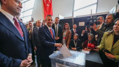 CHP’de bugün PM ve YDK seçimleri yapılıyor. Genel Başkan Özgür