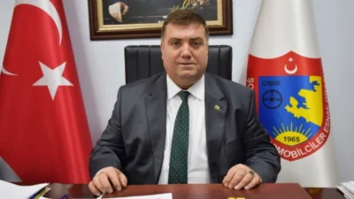 İzmir’de bir araya gelen taksiciler, korsan taşımacılığa karşı tepki gösterdi.