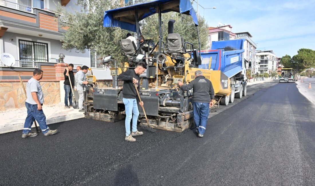 Manisa Büyükşehir Belediyesi, Hürriyet Mahallesi’nde 9 bin ton sıcak asfalt