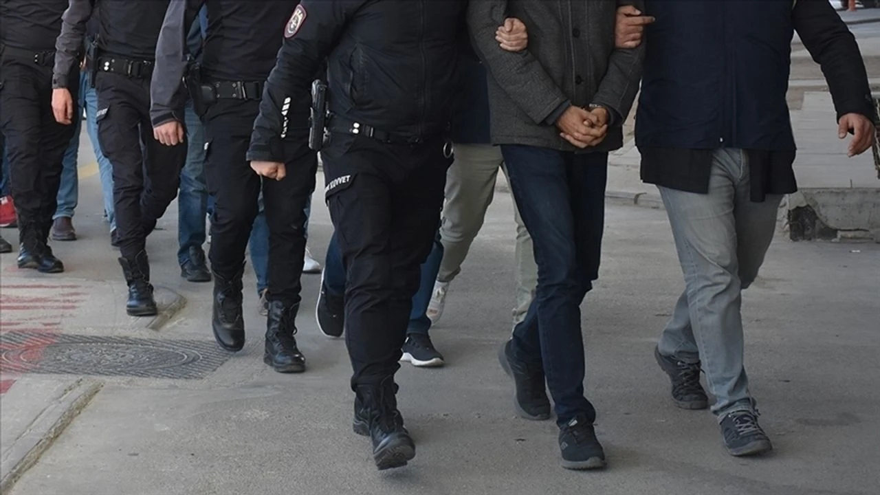 İzmir ve Kocaeli’de eş zamanlı gerçekleştirilen operasyonda, ‘Medeler’ suç örgütünün