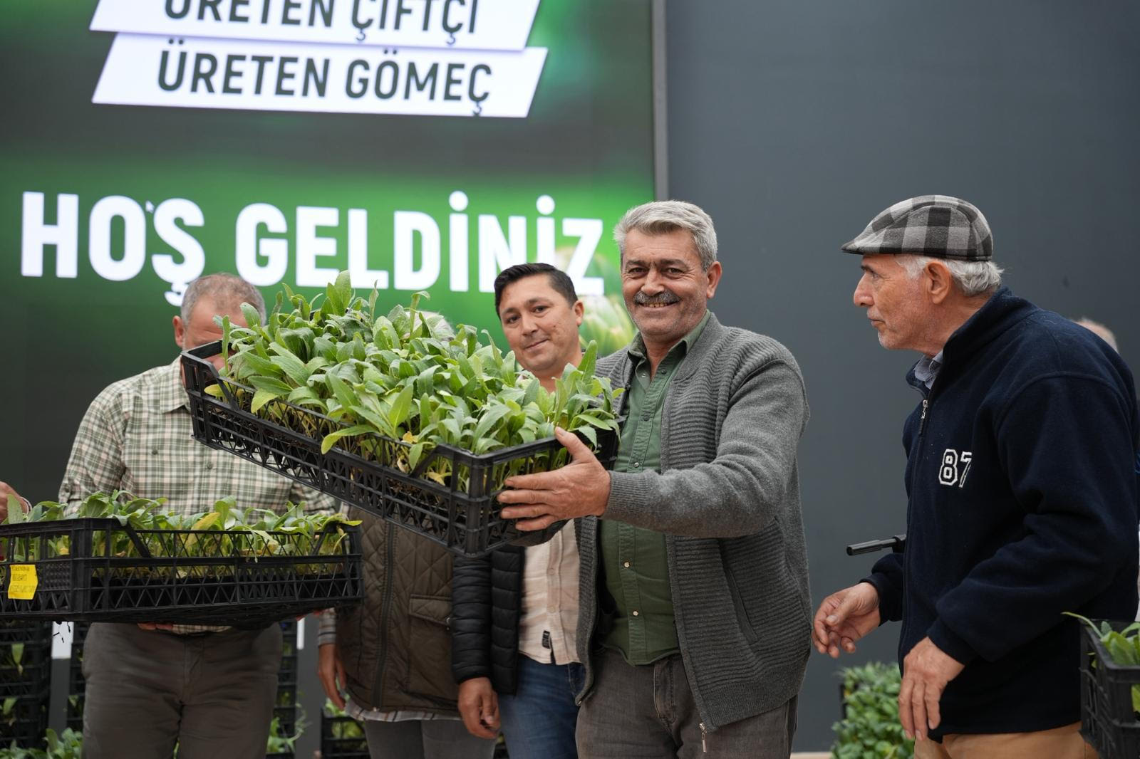 Gömeç Belediyesi, “Üreten Çiftçi, Üreten Gömeç” projesiyle 50 bin enginar