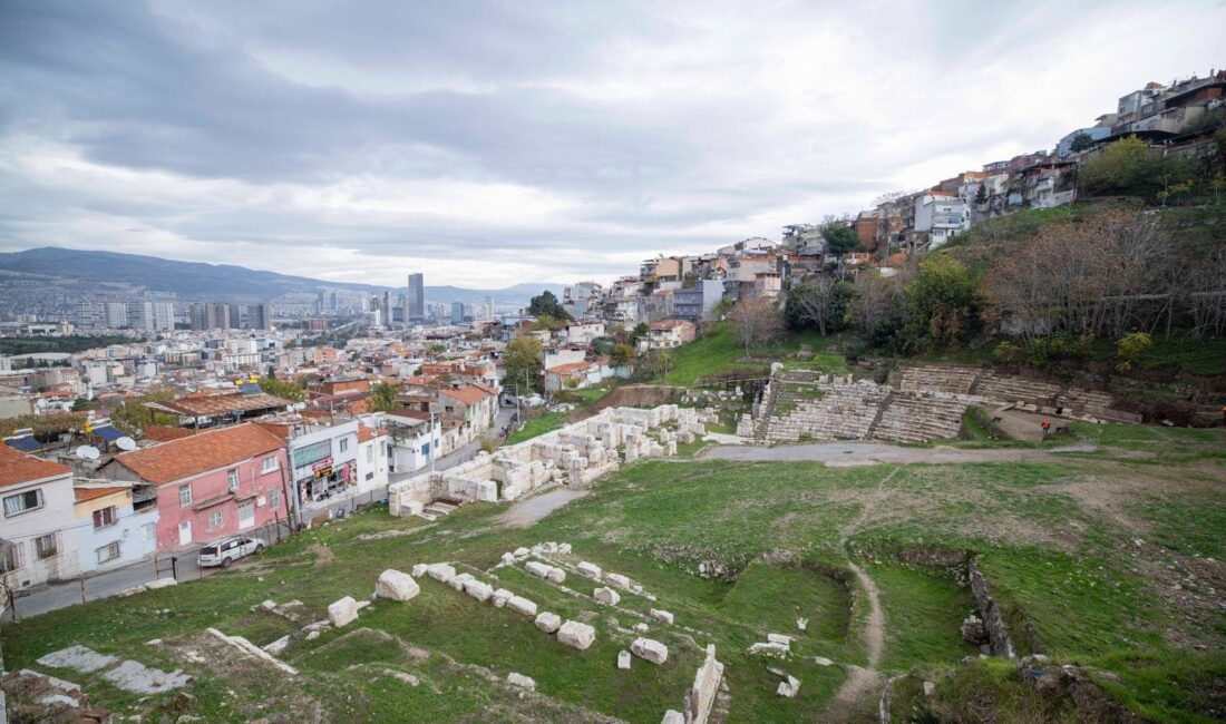 İzmir Büyükşehir Belediyesi, 2025-2027 yılları arasında Smyrna Antik Kenti kazılarına