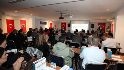 Menderes Belediyesi’nin ev sahipliğinde düzenlenen Muhtarlar Çalıştayı, Türkiye’nin dört bir