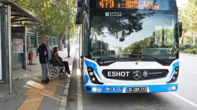 İzmir Büyükşehir Belediyesi, görme engellilere destek olan “Duraktayım” uygulamasını tekerlekli