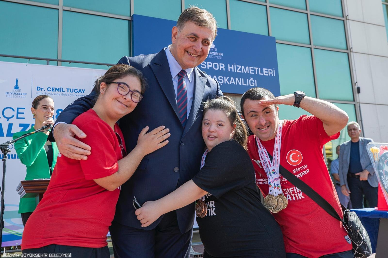 İzmir Büyükşehir Belediyesi Spor Kulübü’nün engelli sporcuları, 2025 yılında ulusal